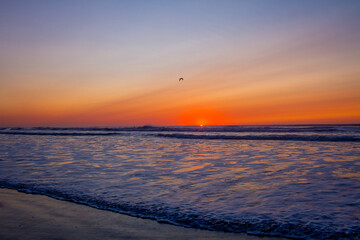 los colores del amanecer en la playa