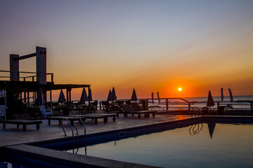 los colores del amanecer en la playa