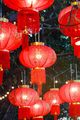 Using traditional Chinese lanterns to decorate the modern shop