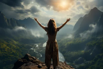 Türaufkleber A woman is standing holding her arms up to the sky overlooking the mountains © Your_Imaginarium