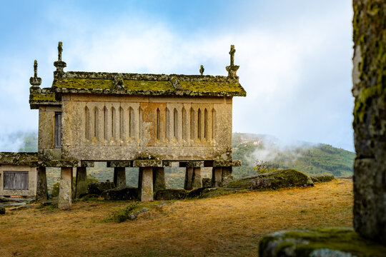 Granary in Peneda Geres National Park, Portugal.
Espigueiros no Parque Nacional da Peneda Ger&ecirc;s, Portugal.