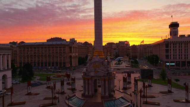 Sundown on maydan nezalezhnosti in Kyiv