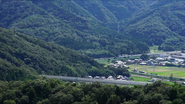 北陸新幹線敦賀延伸前の敦賀市内を走行試験するイーストアイ （北陸新幹線 敦賀 - 越前たけふ, 2023年9月）