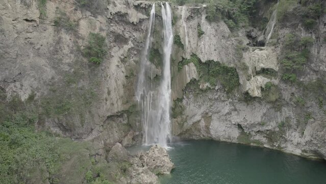 Cascada de El Salto  en la Huasteca Potosina, San Luis Potos&iacute; , m&eacute;xico 