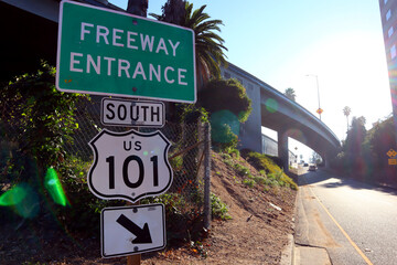 Los Angeles, California: US 101 Freeway Entrance sign - 653034338