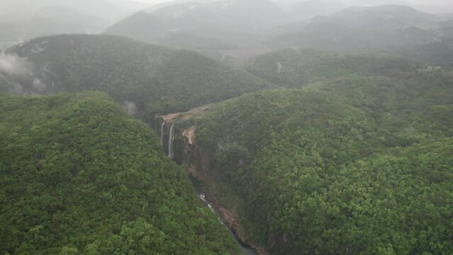 Cascada de Tamasopo en la Huasteca Potosina, San Luis Potos&iacute; , m&eacute;xico 