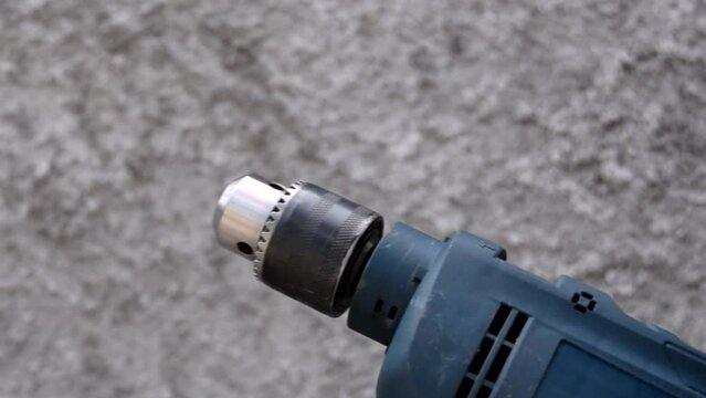 Colocando broca al taladro correctamente