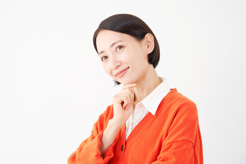 想像する女性　白背景