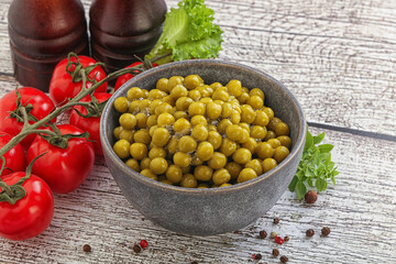 Canned sweet green peas conserve