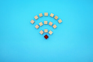 青い背景の電波が広がるウッドキューブのアイコン