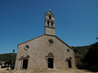 Fototapeta na wymiar church vis island croatia village houses during a bright summer day