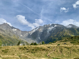 Fototapeta premium Paysage de montagnes sur la première étape du TMB (Dômes de Miage)