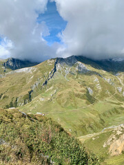 Paysage de Alpes fran&ccedil;aises sur le sentier du TMB entre les Chapieux et le col de la Seigne