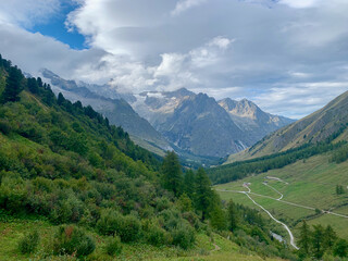 Paysage alpin sur le parcours du TMB