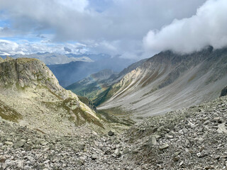 Vue sur le chemin de la fenêtre d'Arpette en Suisse