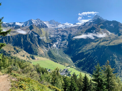 Sentier du Tour du Mont Blanc (TMB) aux environs de l'aiguillette des Posettes