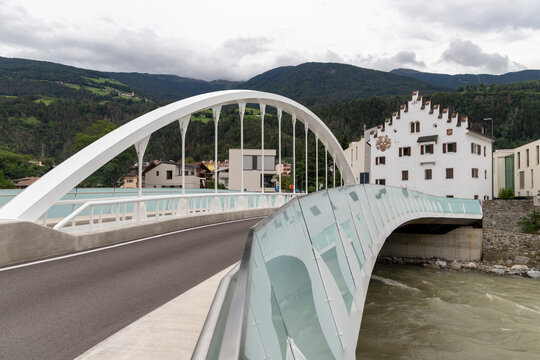 Andreas Hofer bridge over the River Rienz, Brixen, Sudtirol (South Tyrol) (Province of Bolzano), Italy