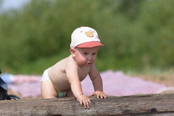 baby in the sand dirty face, bacteria in the mouth, danger of poisoning