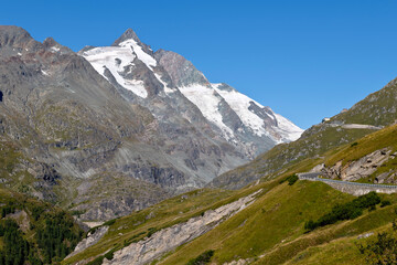 Fototapeta na wymiar Spectacular alpine scenery from the top of the Grossglockner Pass, Austria