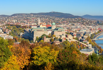 Fototapeta premium Budapest autumn cityscape with Royal palace of Buda and Matthias church, Hungary