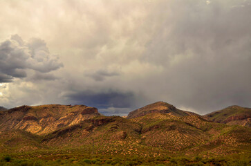 Fototapeta na wymiar Mountains Surrounding Roosevelt Lake Arizona