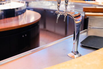 生ビールを注ぐサーバー