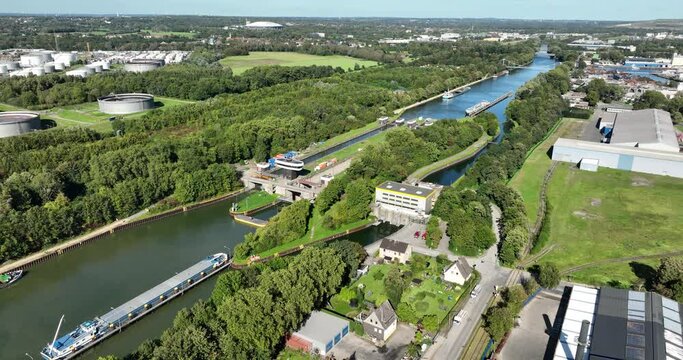 Gelsenkirchen lock, sluyice system, for inland shipping, transportation over water infrastructure.