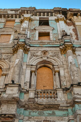 a destroyed old building in the center of the city