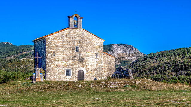 La Chapelle Notre Dame de Grattemoine &agrave; S&eacute;ranon dans les Pr&eacute;alpes d'Azur dans le Sud de la France.