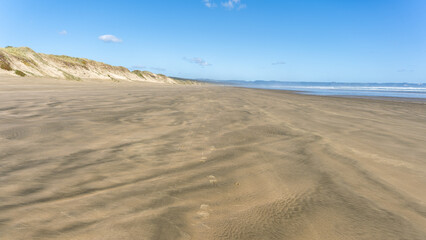 Fototapeta na wymiar 90 Mile Beach, New Zealand, lonely and empty Beach with footsteps