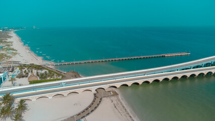 Puerto y playa en Progreso Yucatán y Quintana Roo Carrillo Puerto y Cancún.