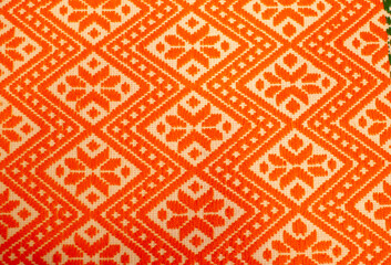 Acercamiento a textura de textil mexicano, patrón geométrico, textil bordado a mano en México.