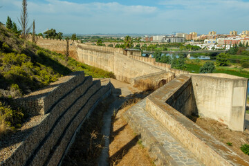 Alcazaba de Badajoz, Extremadura, recorrido de la muralla de la Alcazaba.  - obrazy, fototapety, plakaty