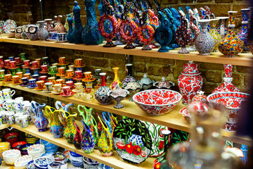 Fototapeta na wymiar Ceramic souvenirs on the market in Istanbul. Turkey