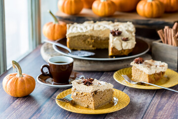 Obraz na płótnie Canvas Servings of pumpkin spice latte cake with espresso frosting, ready for eating.