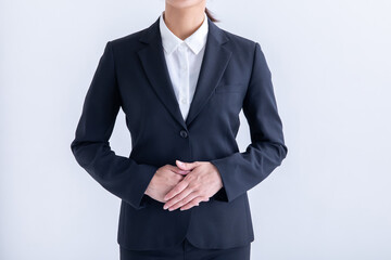 リクルートスーツを着て立つ女性　Business