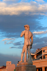Statue de David face à la mer à Marseille - obrazy, fototapety, plakaty