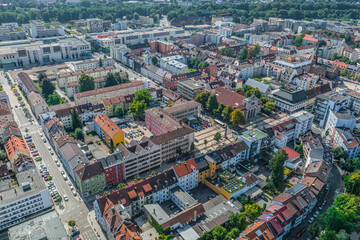 Das Stadtzentrum der bayerisch-schwäbischen Stadt Neu-Ulm aus der Luft
