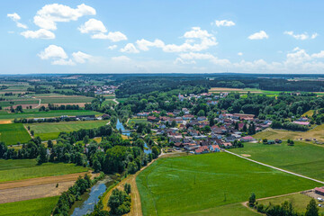 Ausblick auf das Dorf Blankenburg im Schmuttertal in Schwaben