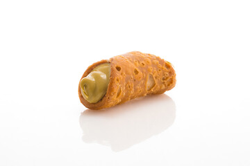 Cannoli siciliani farciti con crema pistacchio arancai e vaniglia