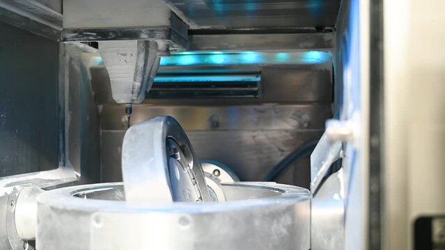 dental technician machine zirconia block .Milling zircinia block for dental denture treatment