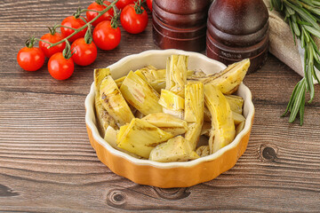 Grilled artichoke marinated in oil