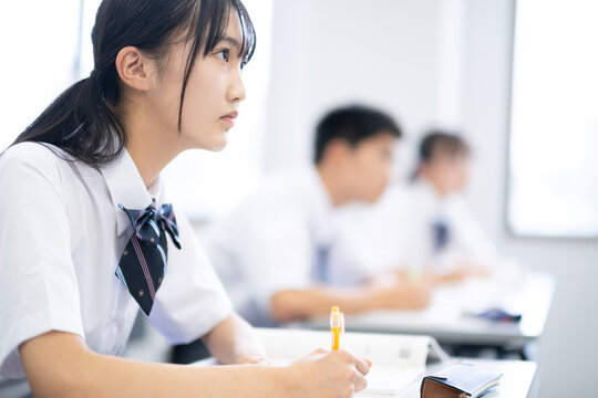 授業を受ける学生