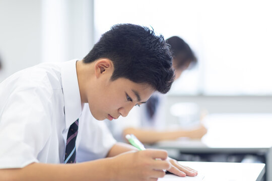 授業を受ける学生