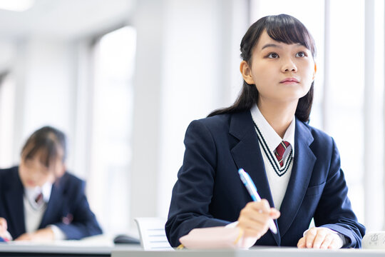 授業を受ける学生