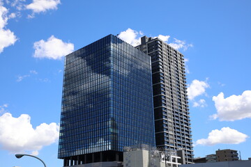 ビルとタワーマンション