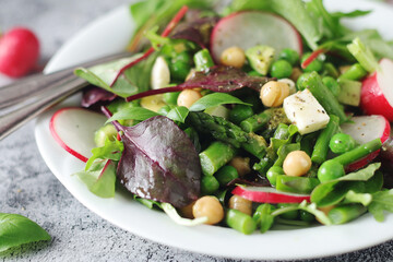 Green salad with asparagus and radish