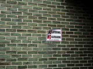 Fototapeta premium No Loitering Sign