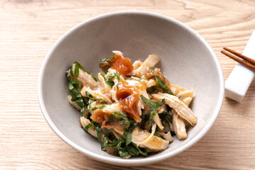 茹で鶏の梅しそ和え