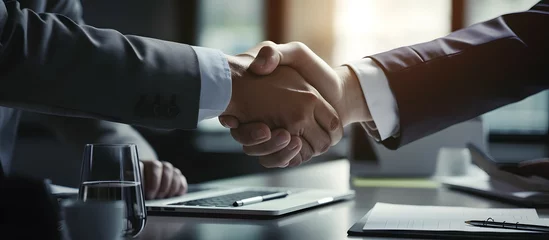 Foto auf Alu-Dibond Business-Erfolg: Festlicher Handshake nach erfolgreichem Vertragsabschluss © riggslp